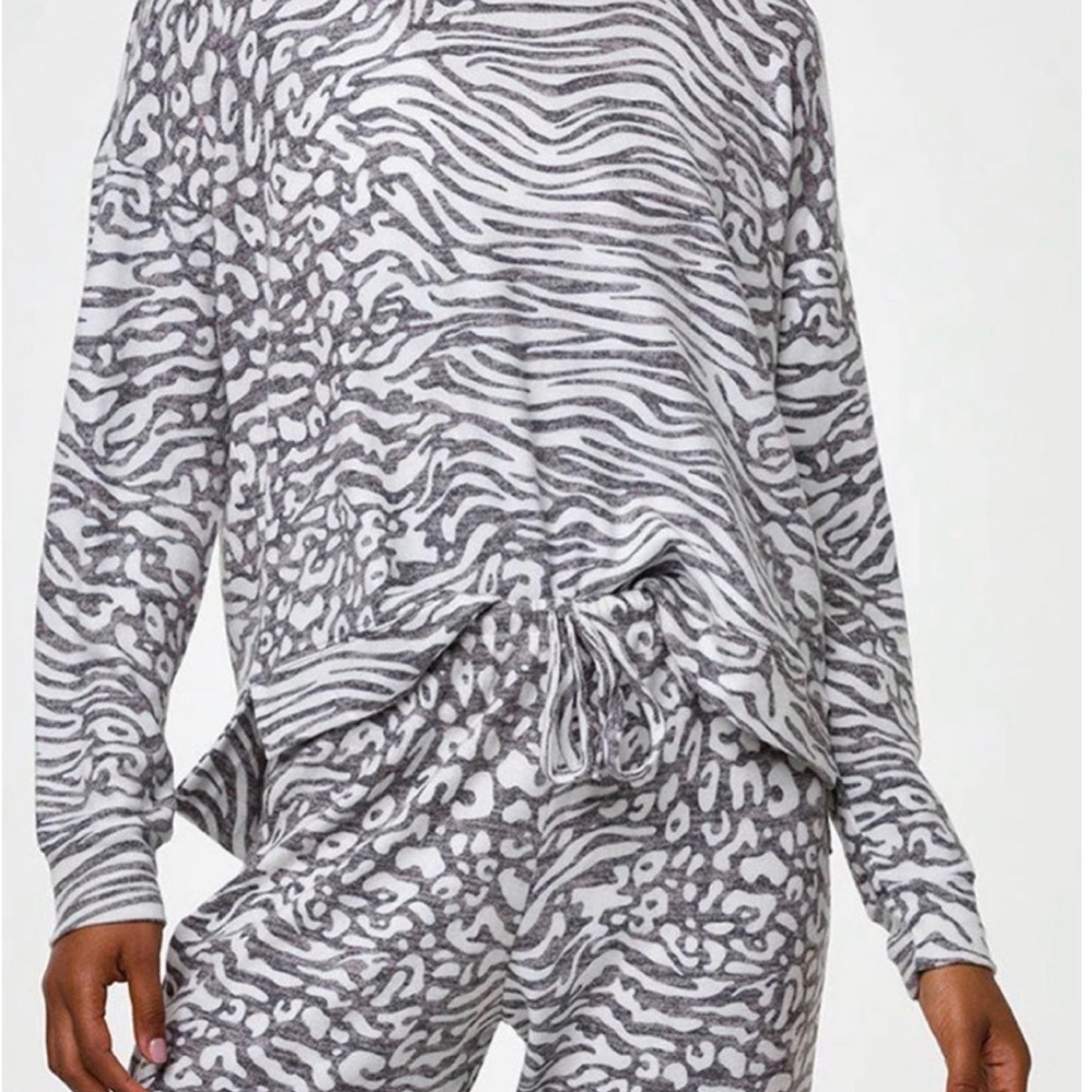 Onzie zebra sweatshirt